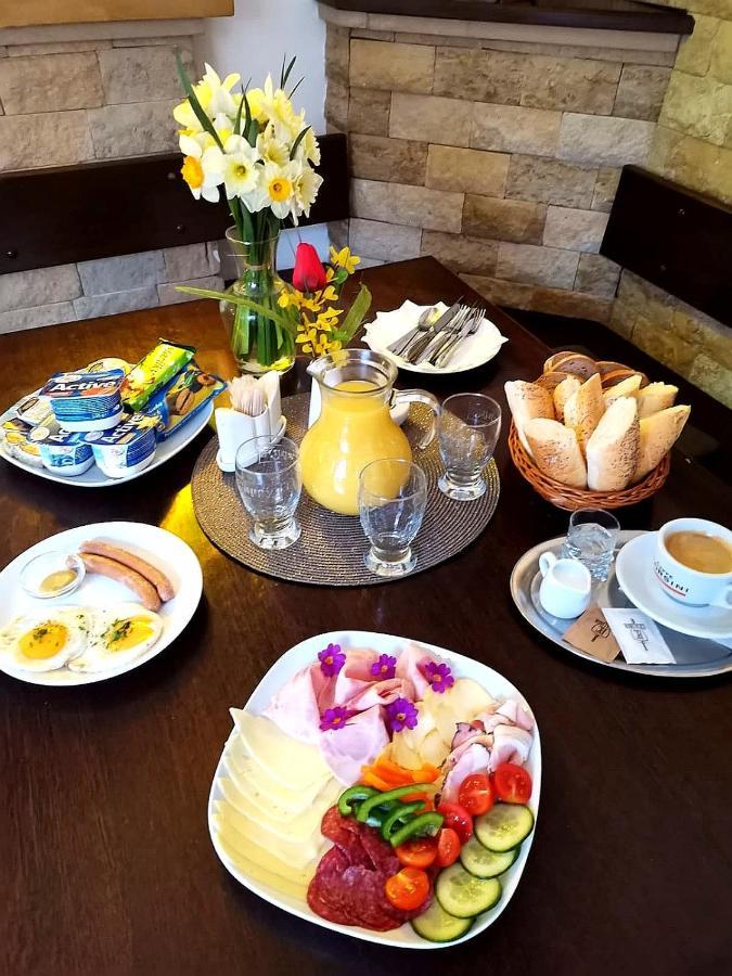 Excalibur Penzion A Restaurace Moravská Třebová エクステリア 写真
