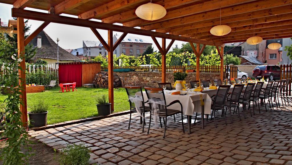 Excalibur Penzion A Restaurace Moravská Třebová エクステリア 写真