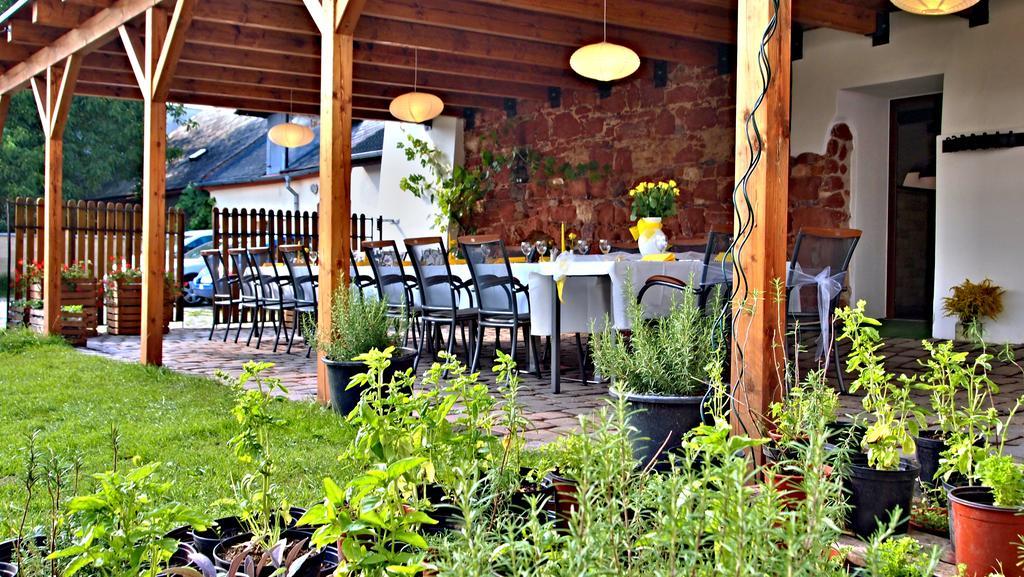 Excalibur Penzion A Restaurace Moravská Třebová エクステリア 写真