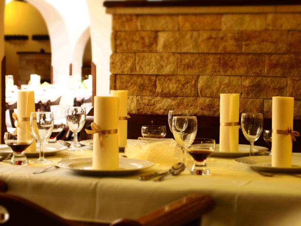 Excalibur Penzion A Restaurace Moravská Třebová エクステリア 写真