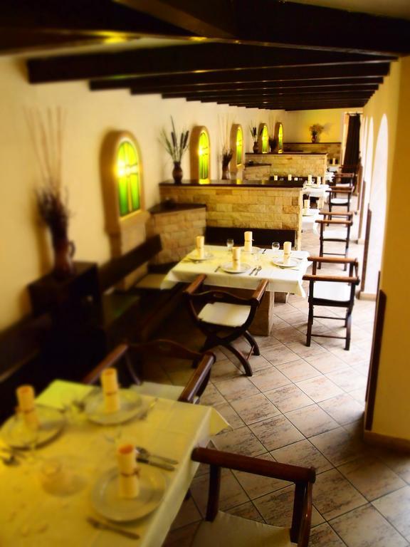 Excalibur Penzion A Restaurace Moravská Třebová エクステリア 写真
