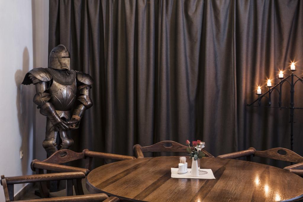 Excalibur Penzion A Restaurace Moravská Třebová エクステリア 写真