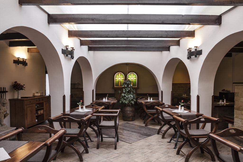 Excalibur Penzion A Restaurace Moravská Třebová エクステリア 写真