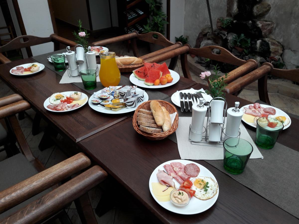 Excalibur Penzion A Restaurace Moravská Třebová エクステリア 写真