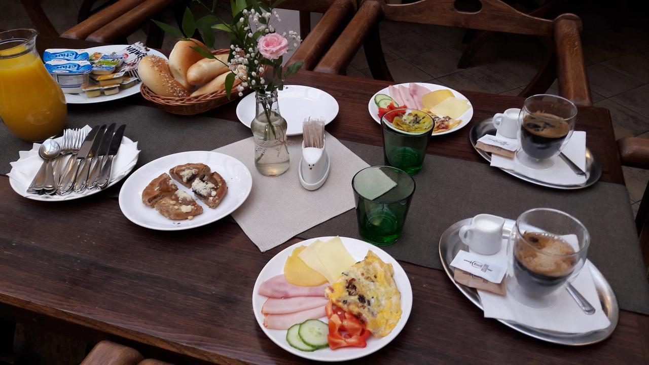 Excalibur Penzion A Restaurace Moravská Třebová エクステリア 写真